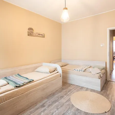 Megan Mall Center Apartment